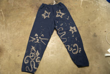 将图片加载到图库查看器，bleached navy sweats
