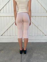将图片加载到图库查看器，Pink &amp; White Striped Capri
